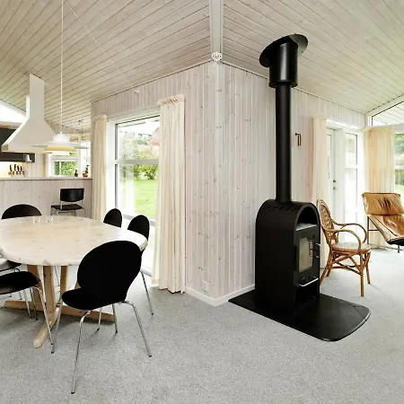 Three-bedroom In 7 Hejls