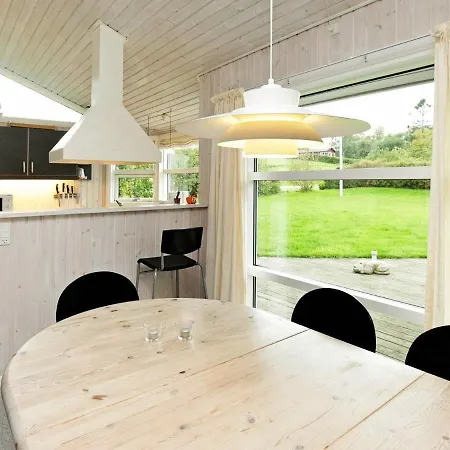Three-bedroom In 7 *