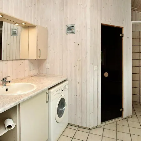Holiday home Three-bedroom In 7