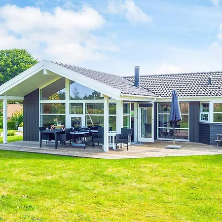 6 Person Holiday Home In Hejls-By Traum *